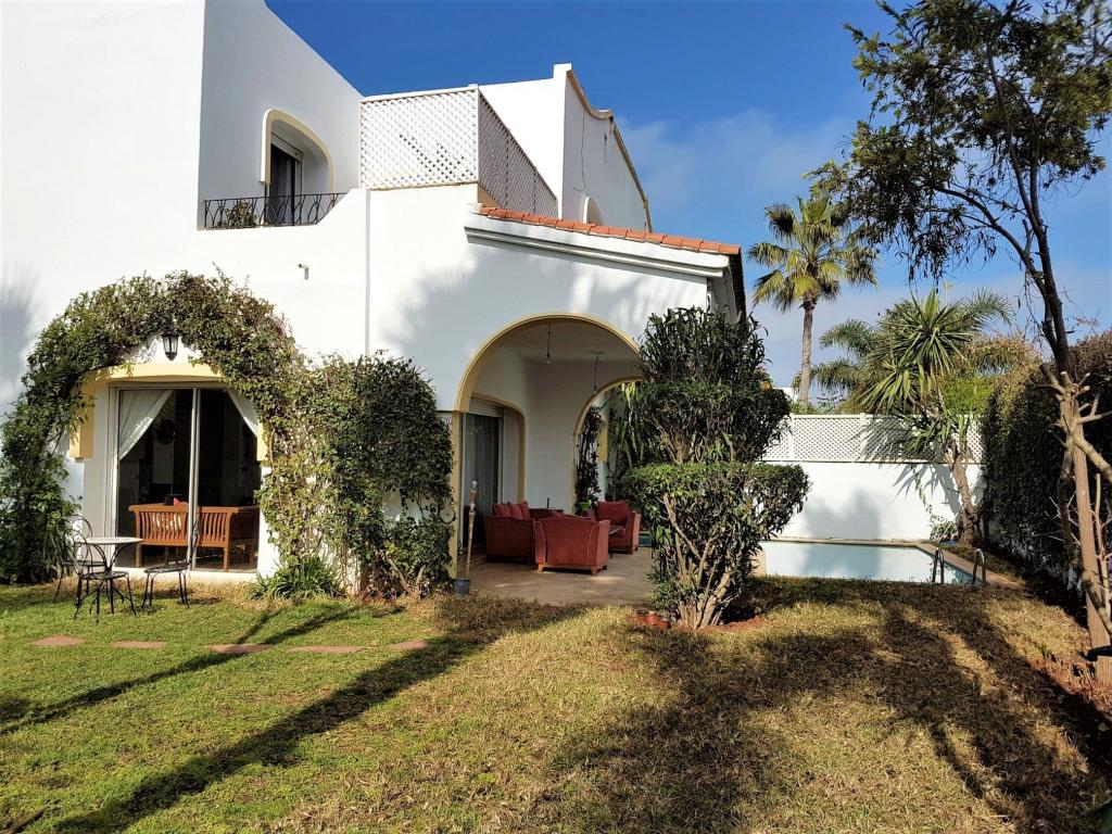 Casablanca - Dar el Beida - Villa - Casa en venta en  12 500 000 DH